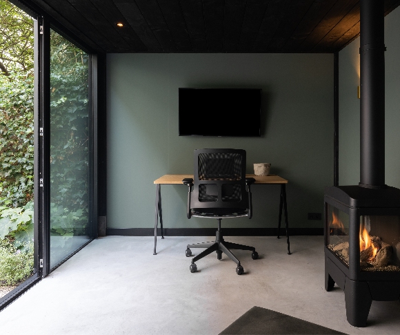Kantoor in de tuin industrieel interieur werkplek in tuin